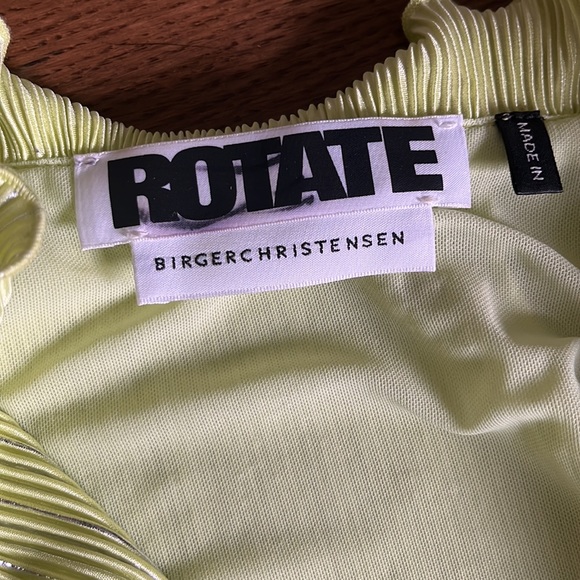 Rotate like green dress - Picture 3 of 5